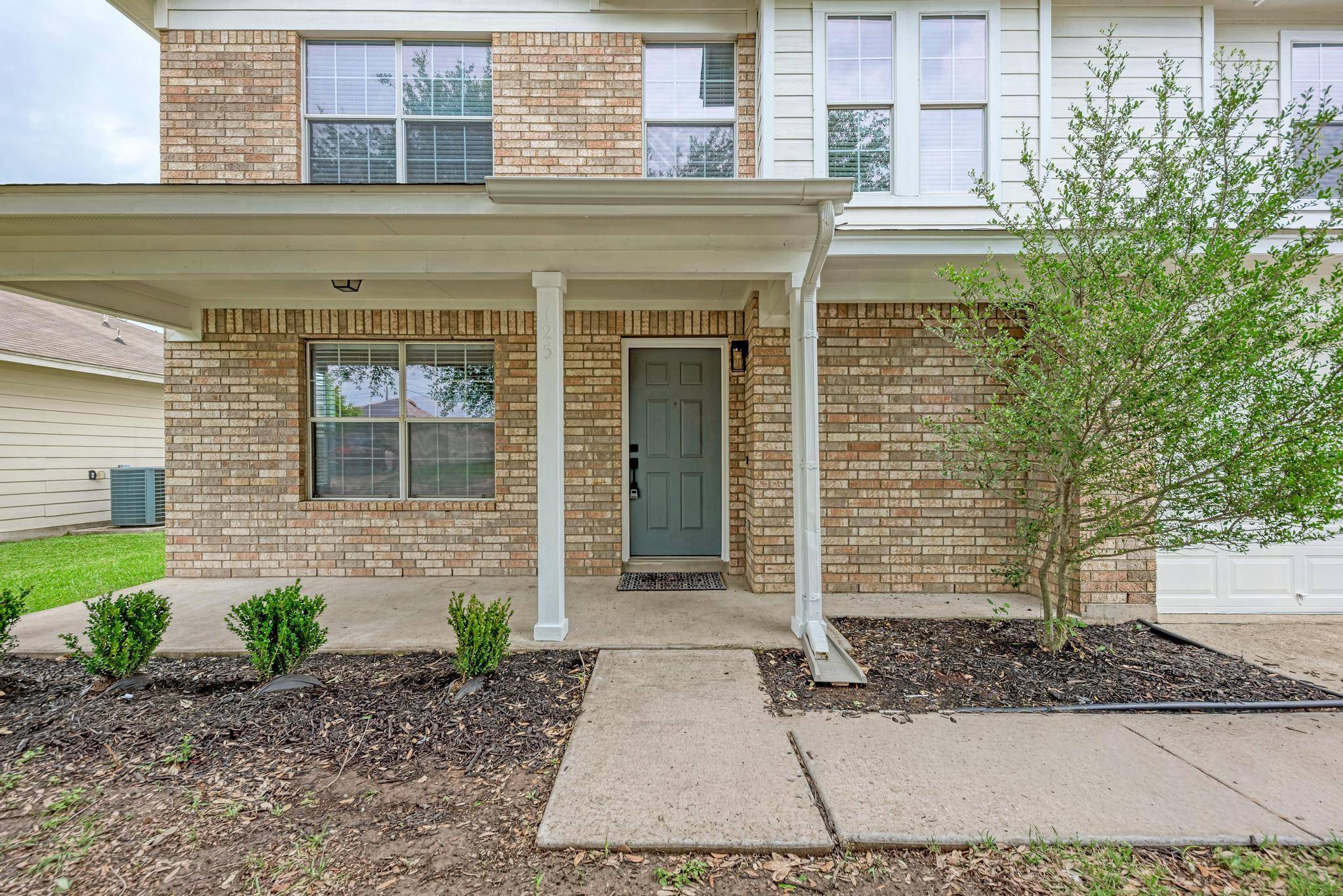 125 Holland ST, Hutto, TX 78634