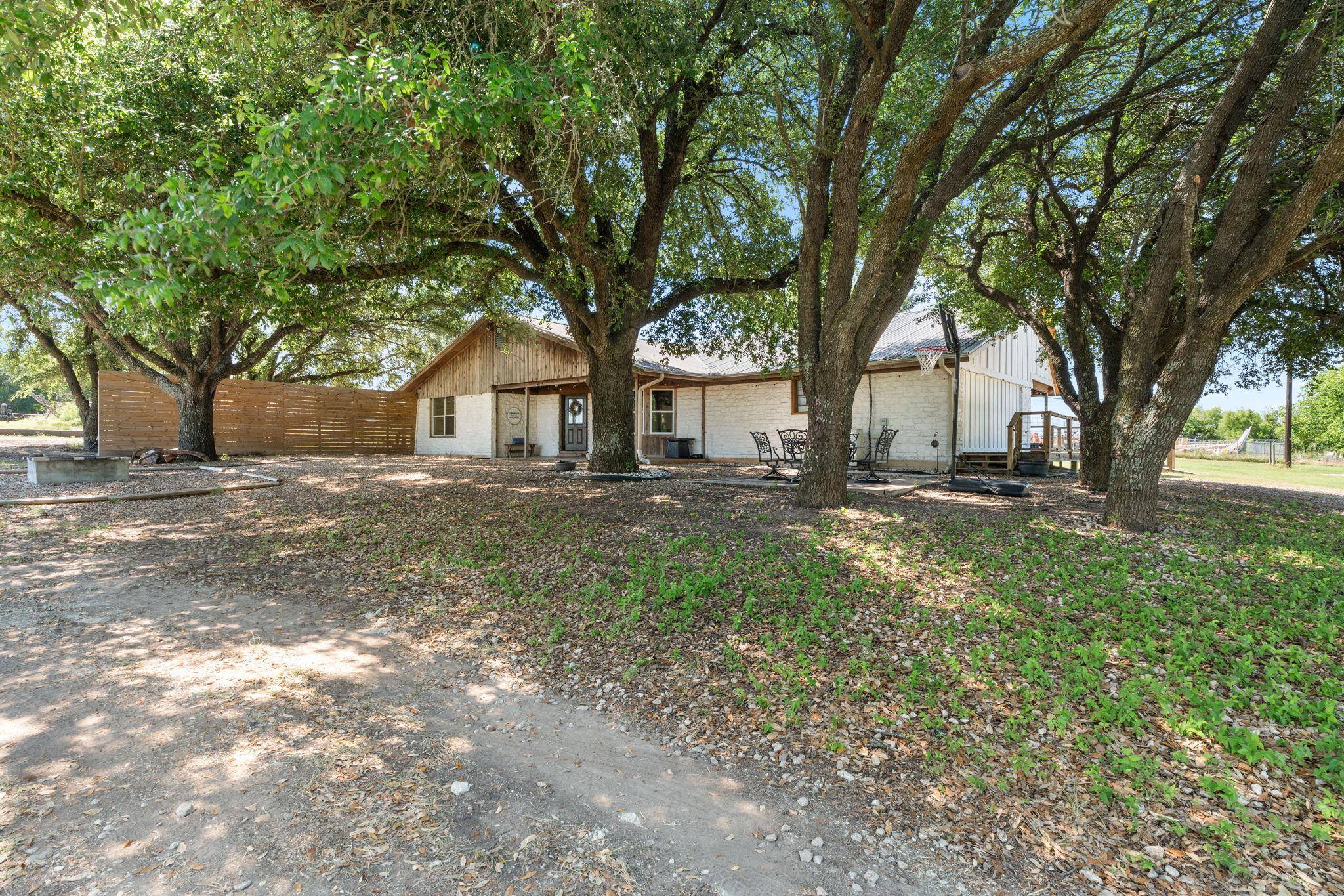 1421 Fm 1660, Hutto, TX 78634