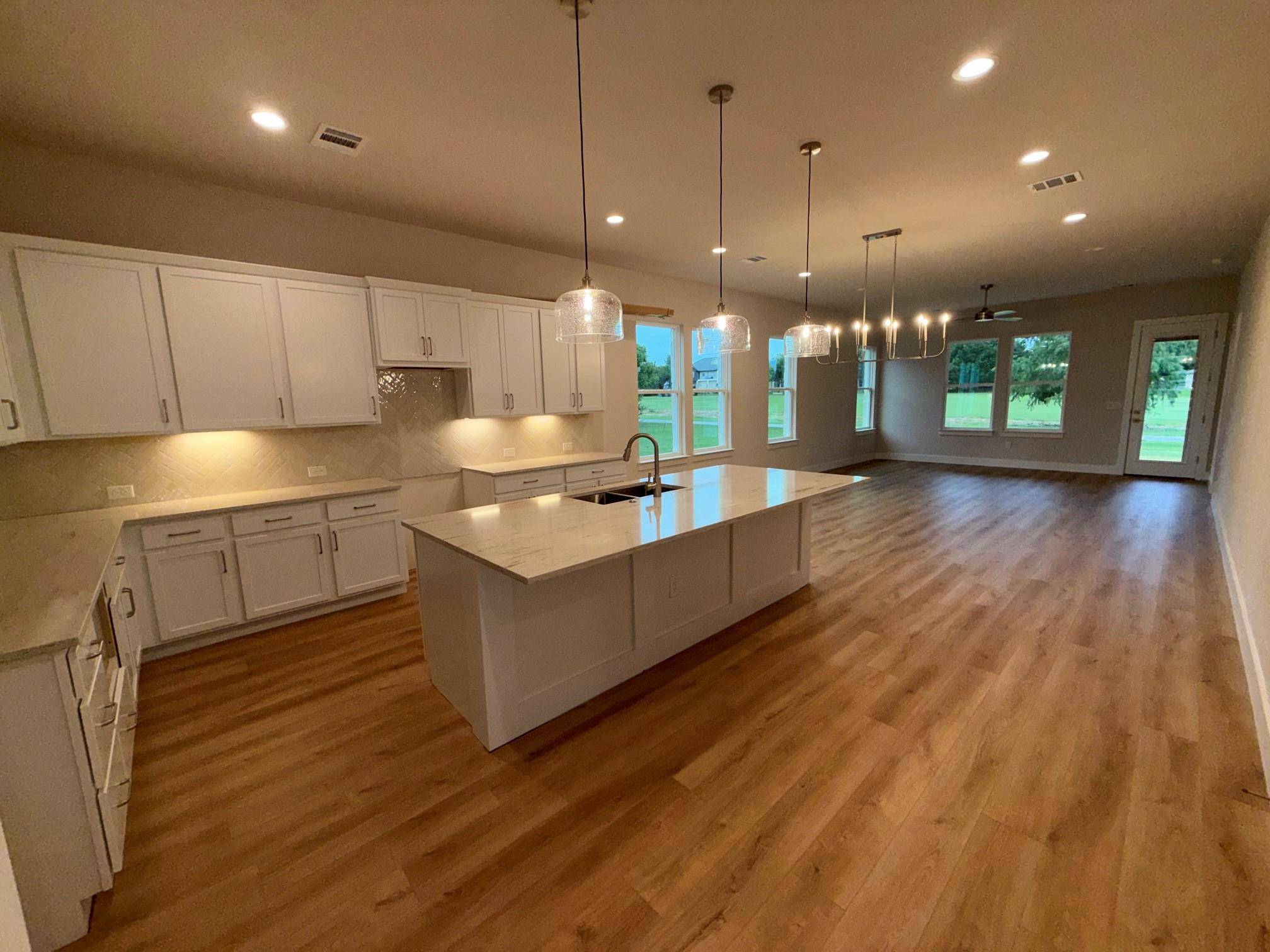 134` Pinehurst ST, Meadowlakes, TX 78654