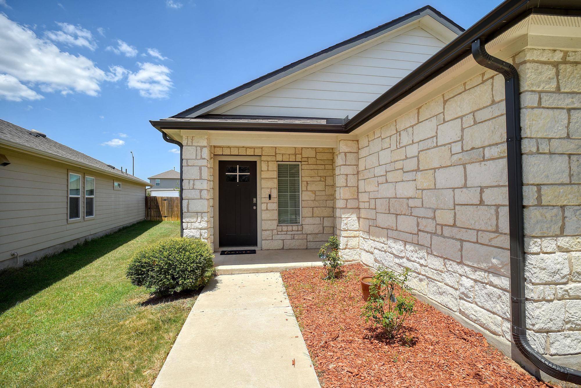 706 Roaring Fork LN, Bastrop, TX 78602