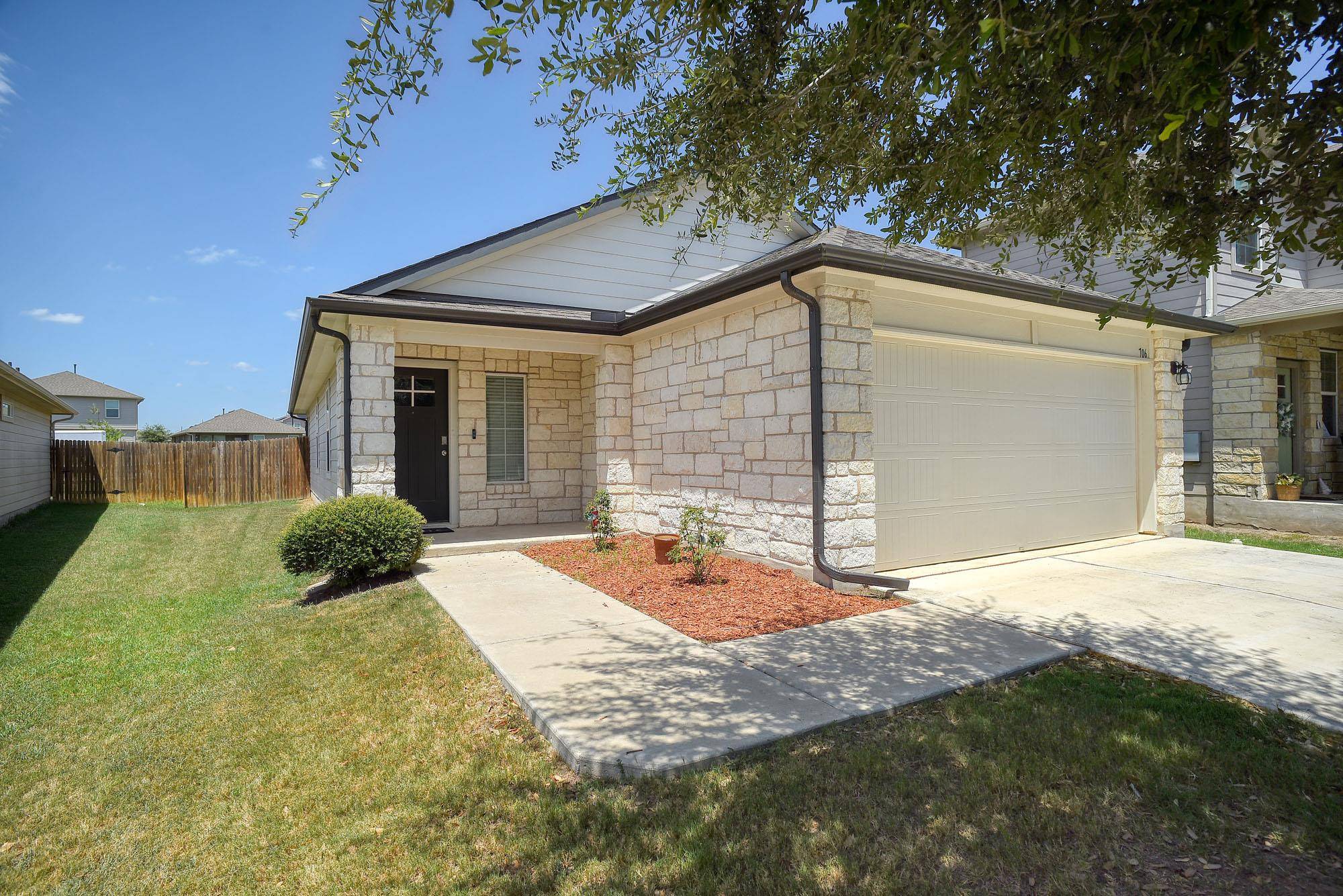 706 Roaring Fork LN, Bastrop, TX 78602