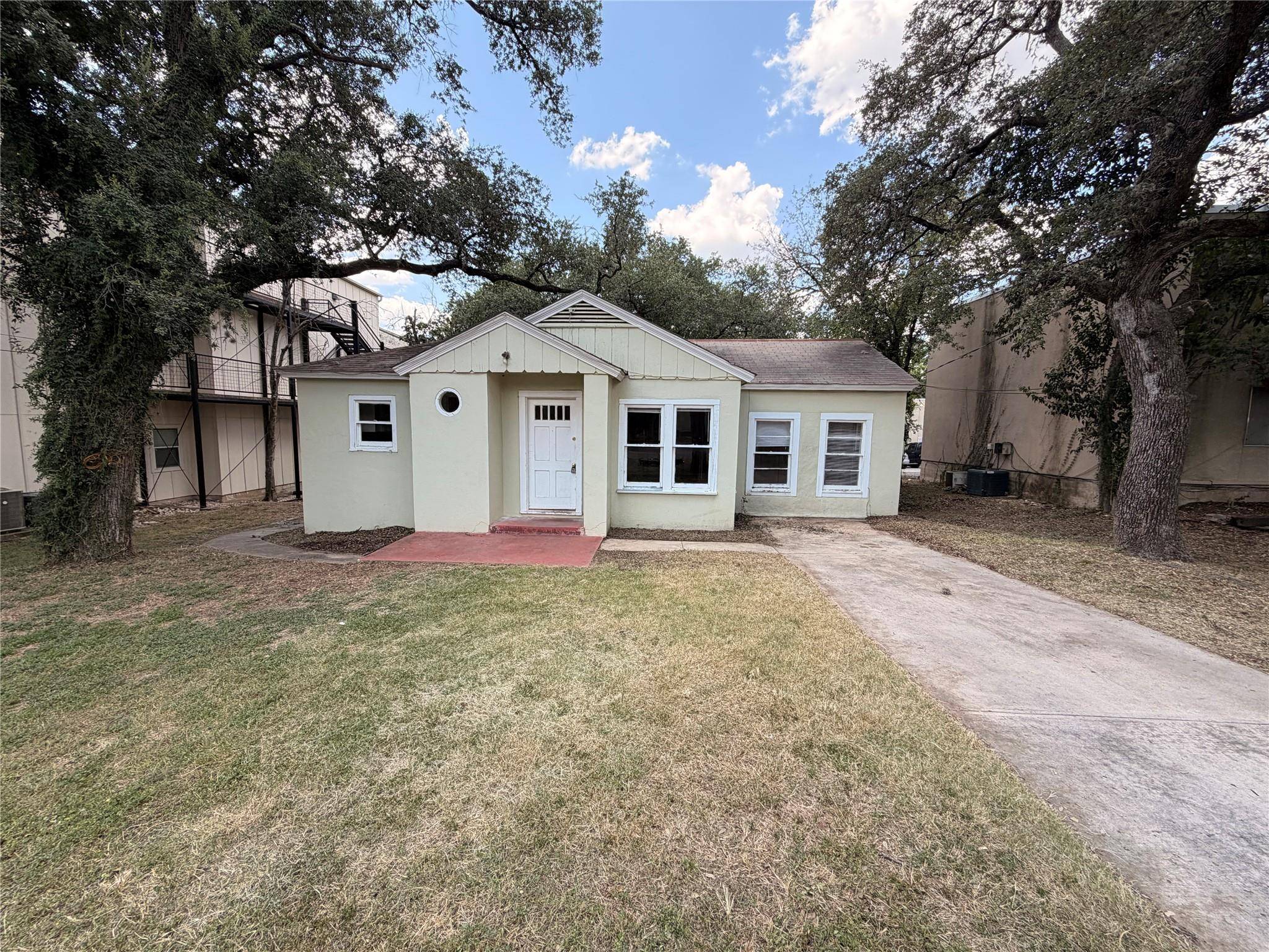 1019 Chestnut ST, San Marcos, TX 78666