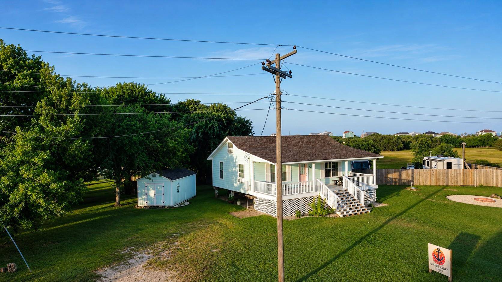 52 Anchor LN, Seadrift, TX 77983