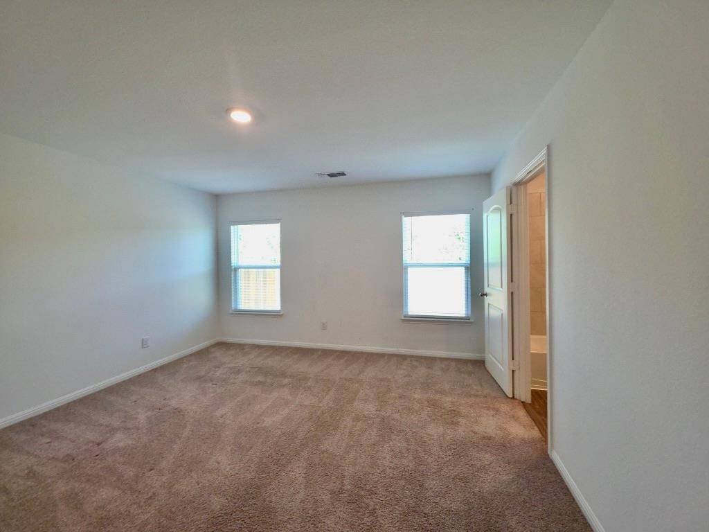 317 Riverdale DR, Jarrell, TX 76537