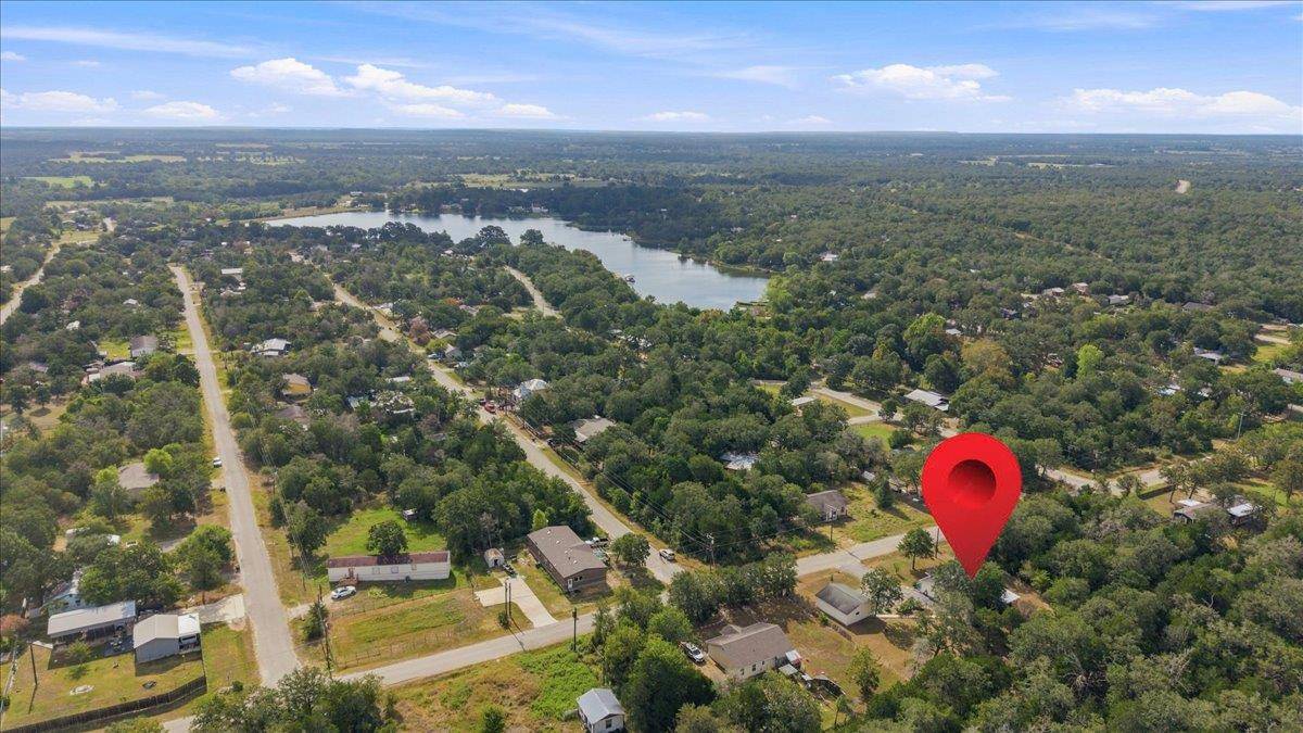 134 Tejas ST, Smithville, TX 78957