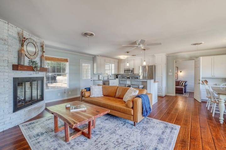 1208 Country Club RD, Georgetown, TX 78628