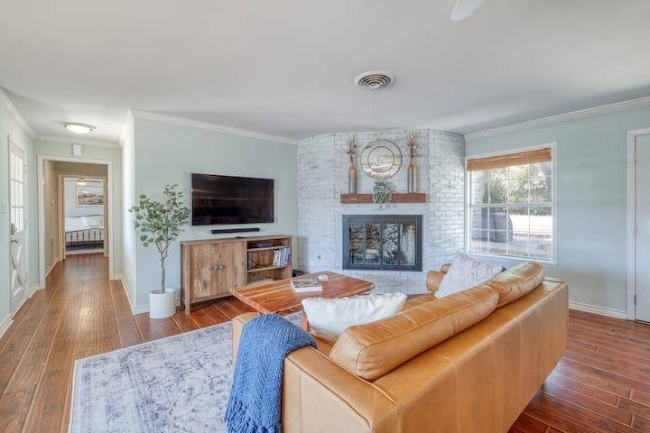 1208 Country Club RD, Georgetown, TX 78628