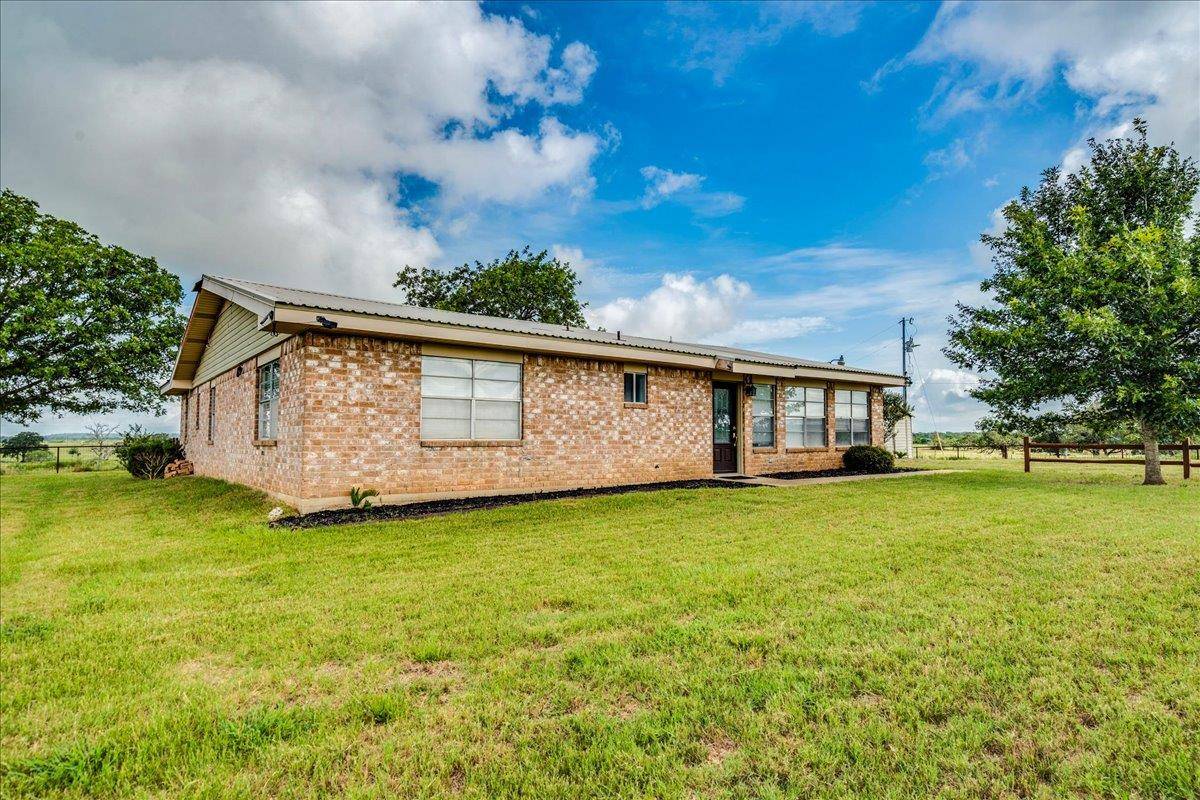 595 Cardinal RD, Rosanky, TX 78953