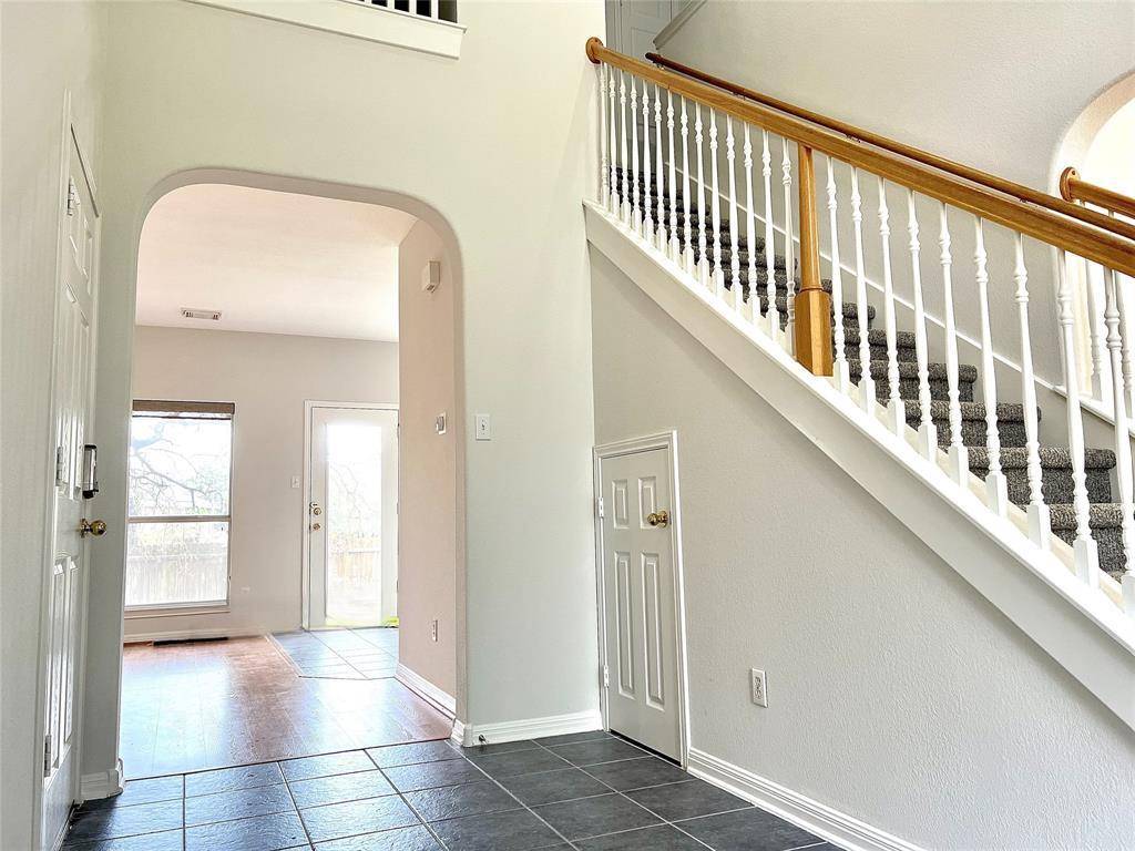 6400 La Carman LN, Austin, TX 78749