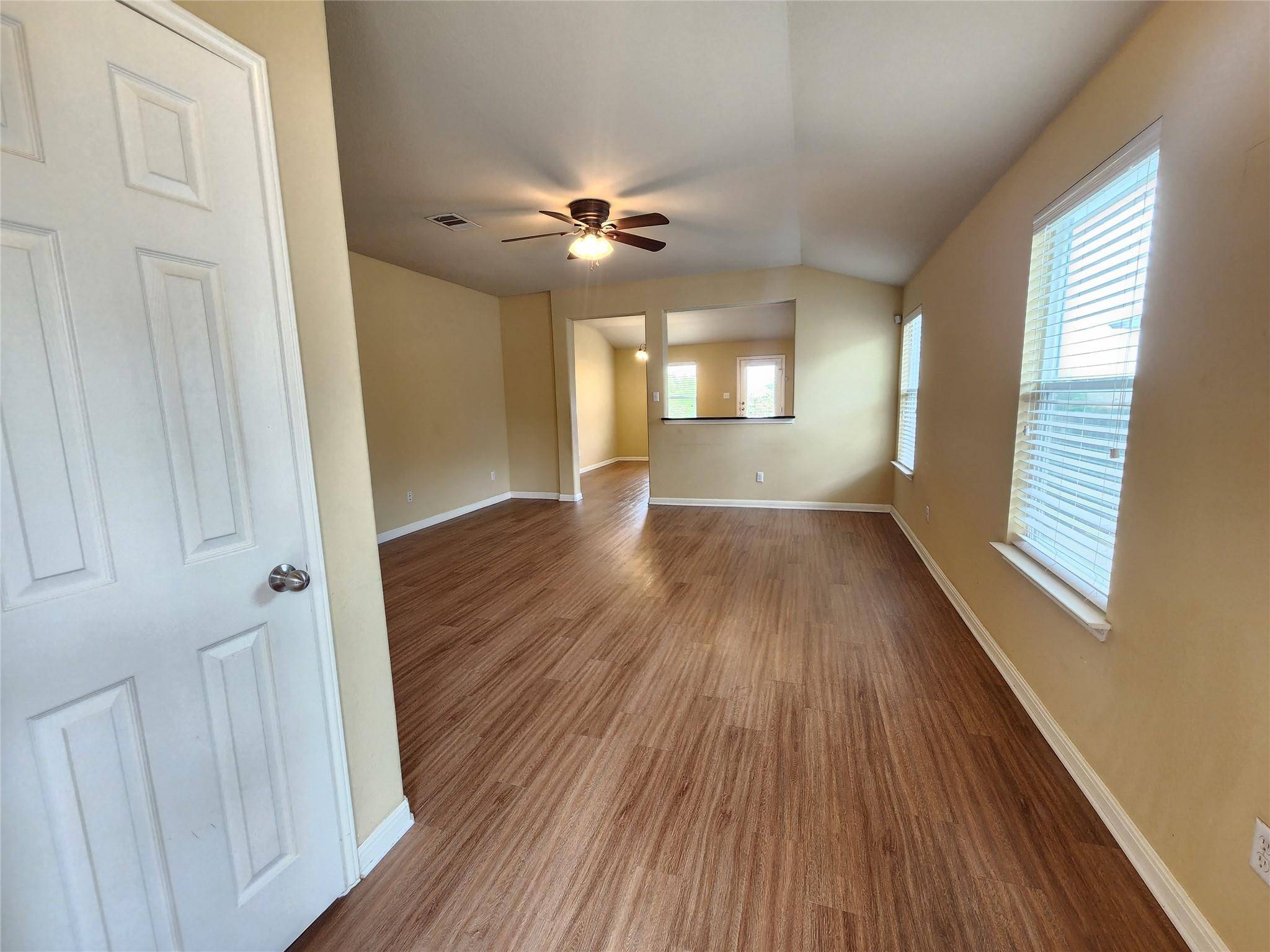 107 Lavaca LOOP, Hutto, TX 78634