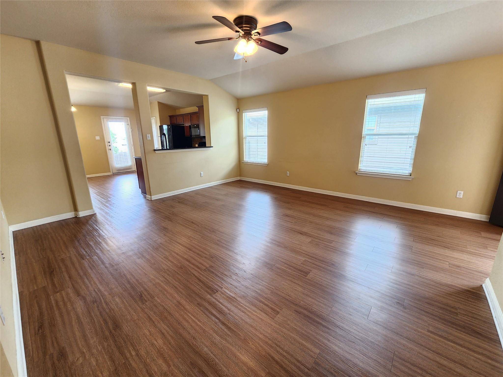 107 Lavaca LOOP, Hutto, TX 78634