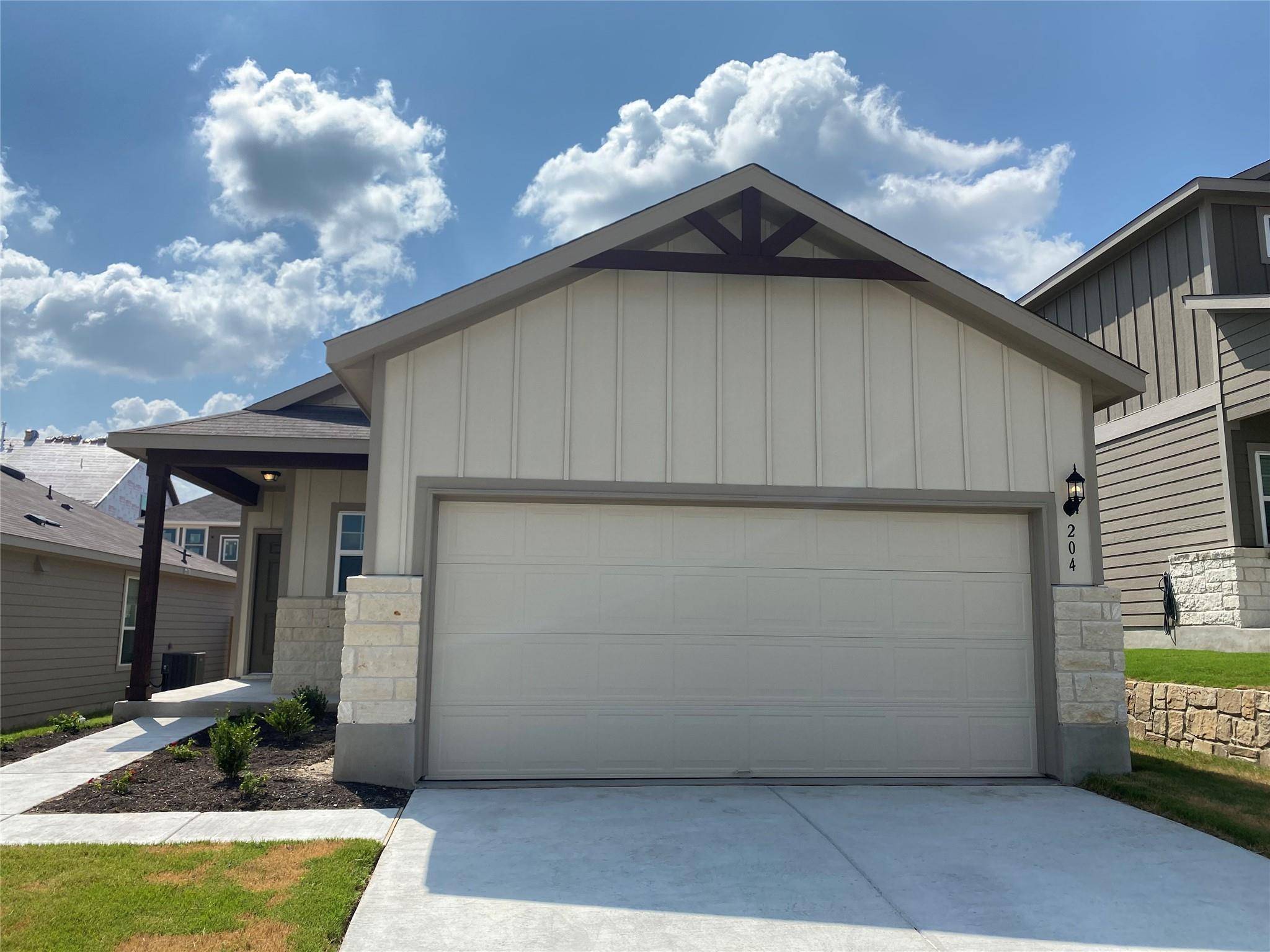 204 Nettletree DR, Buda, TX 78610