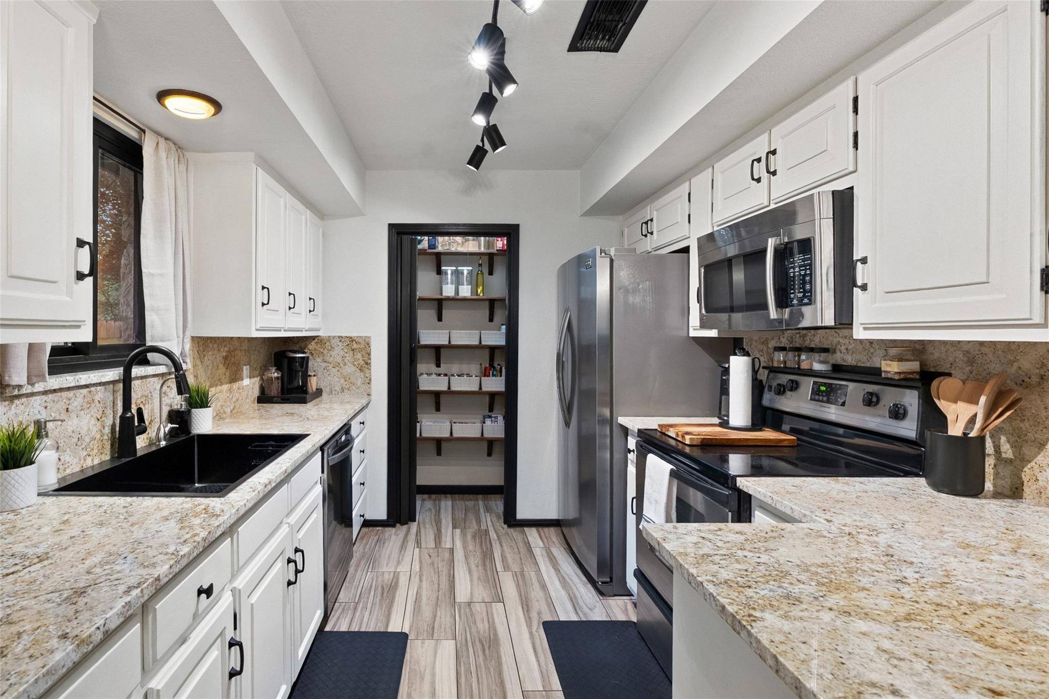 1705 Wild Horse LN, Round Rock, TX 78681