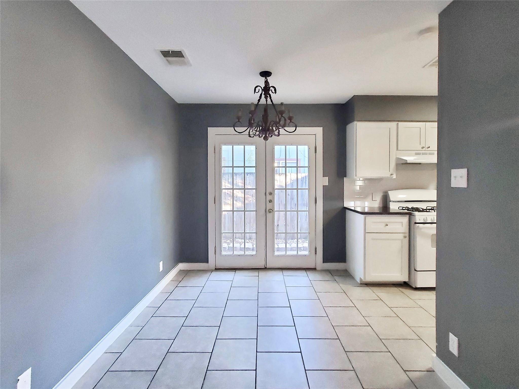 1813 Nicole CIR #B, Round Rock, TX 78664