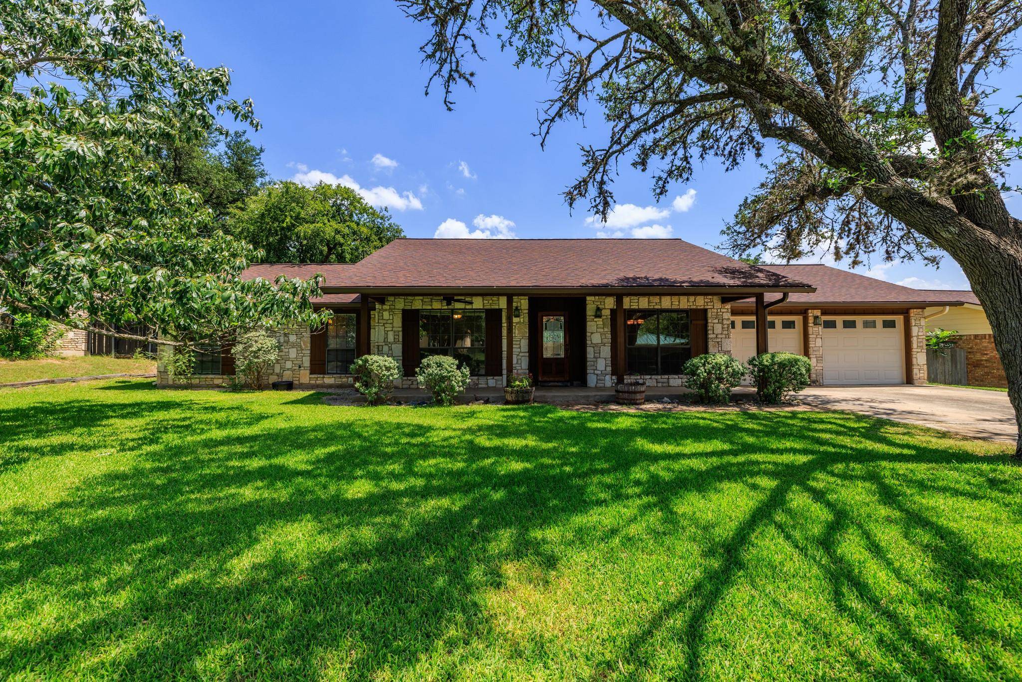 415 Meadow Ridge DR, Kerrville, TX 78028