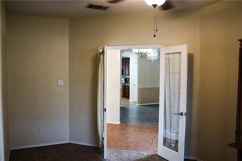 100 S Creek Bend DR, Hutto, TX 78634