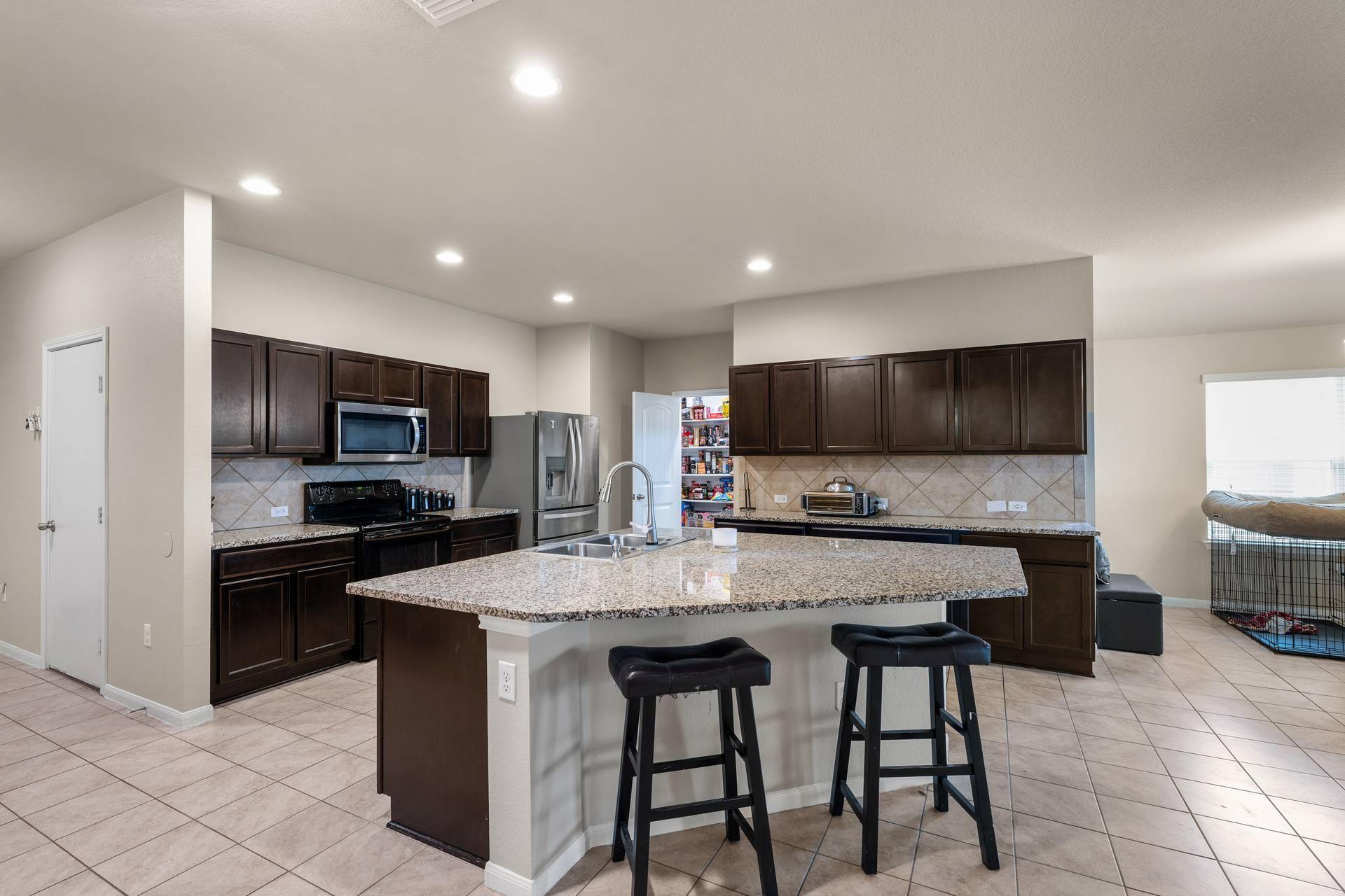 111 Denton DR, Hutto, TX 78634
