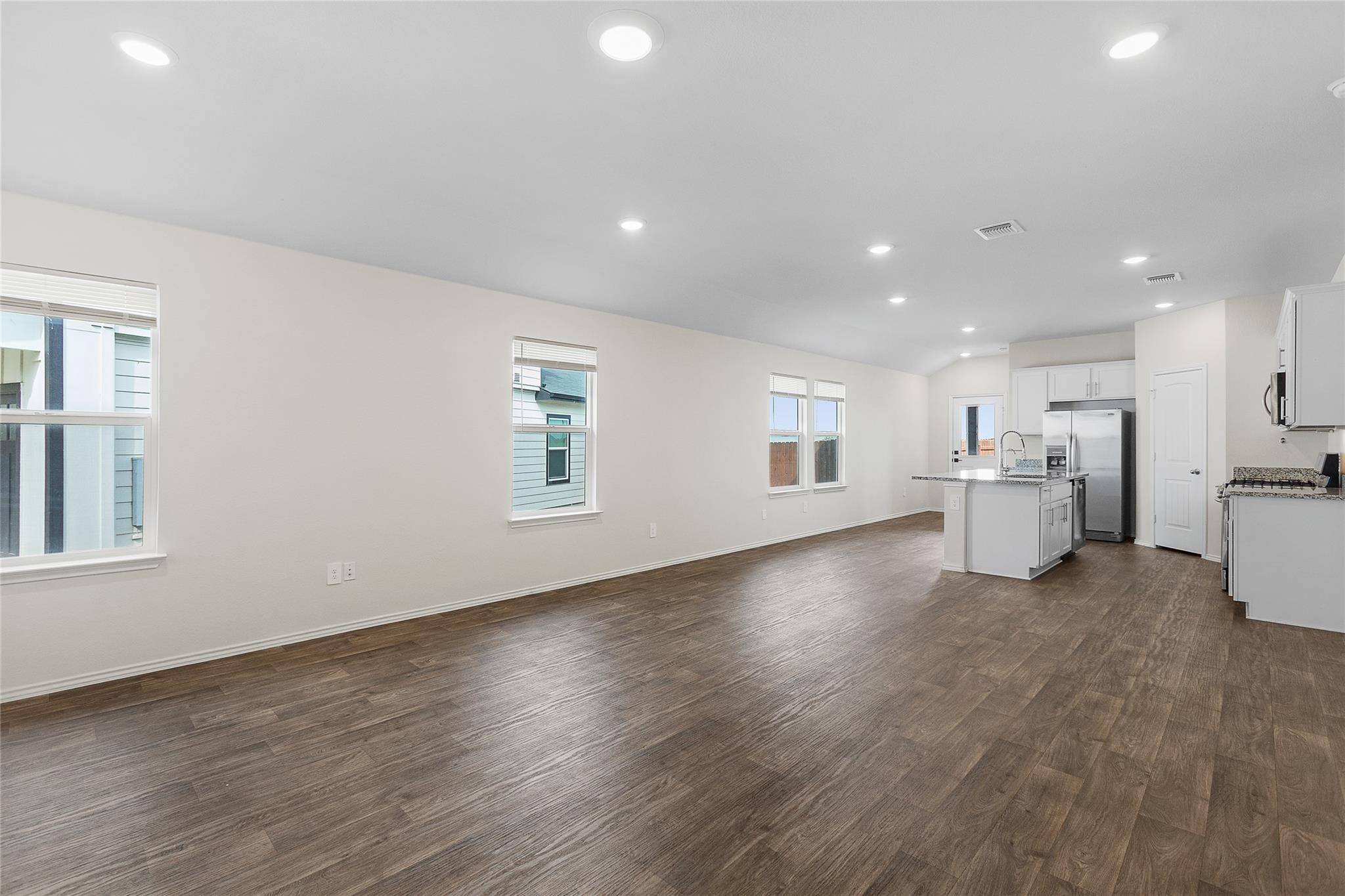 133 Frogmore LOOP, Uhland, TX 78640