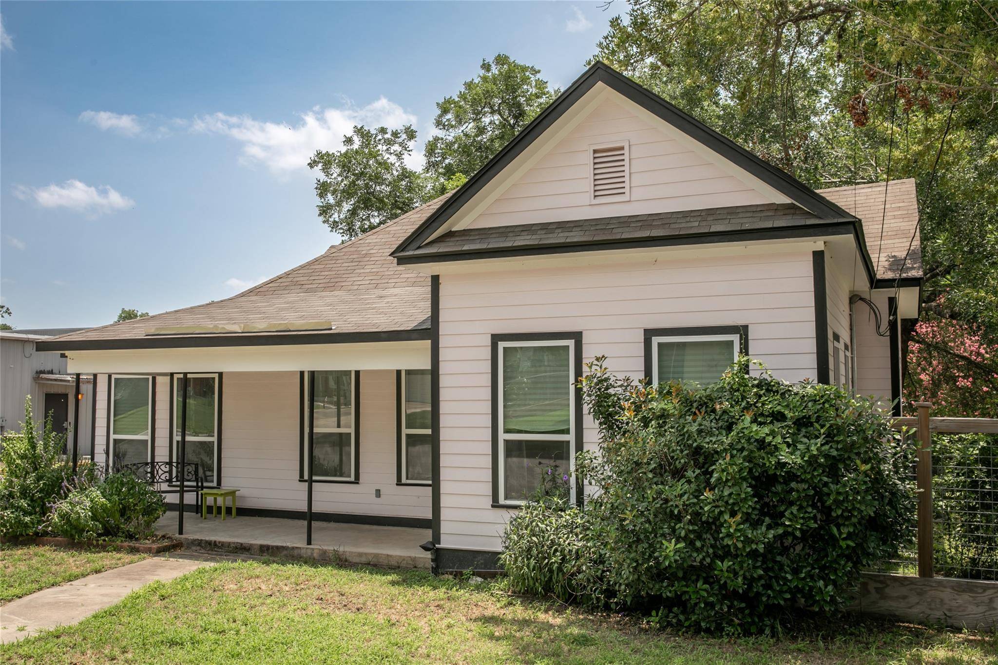 637 N Washington ST, La Grange, TX 78945