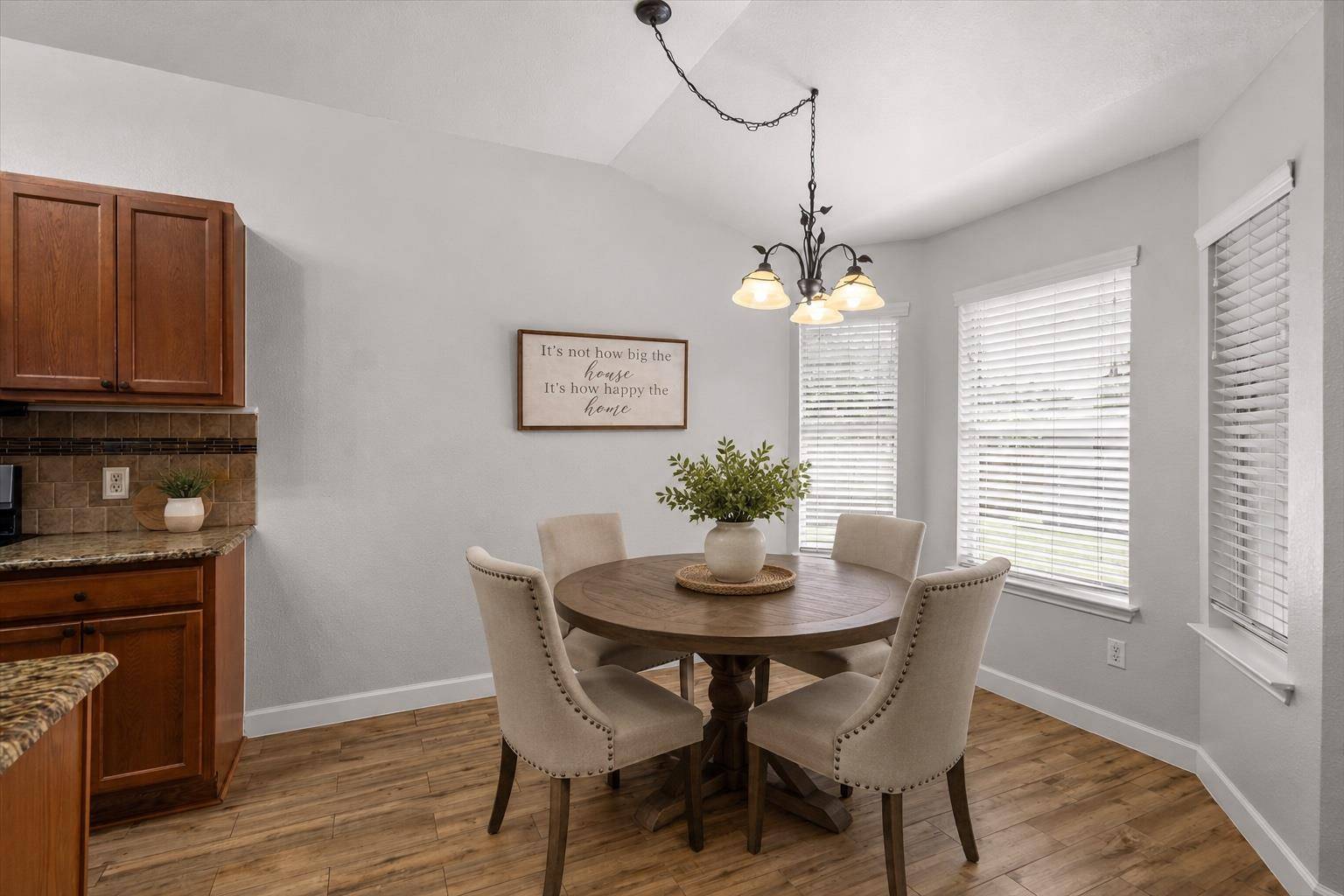 306 CRESTON ST, Hutto, TX 78634