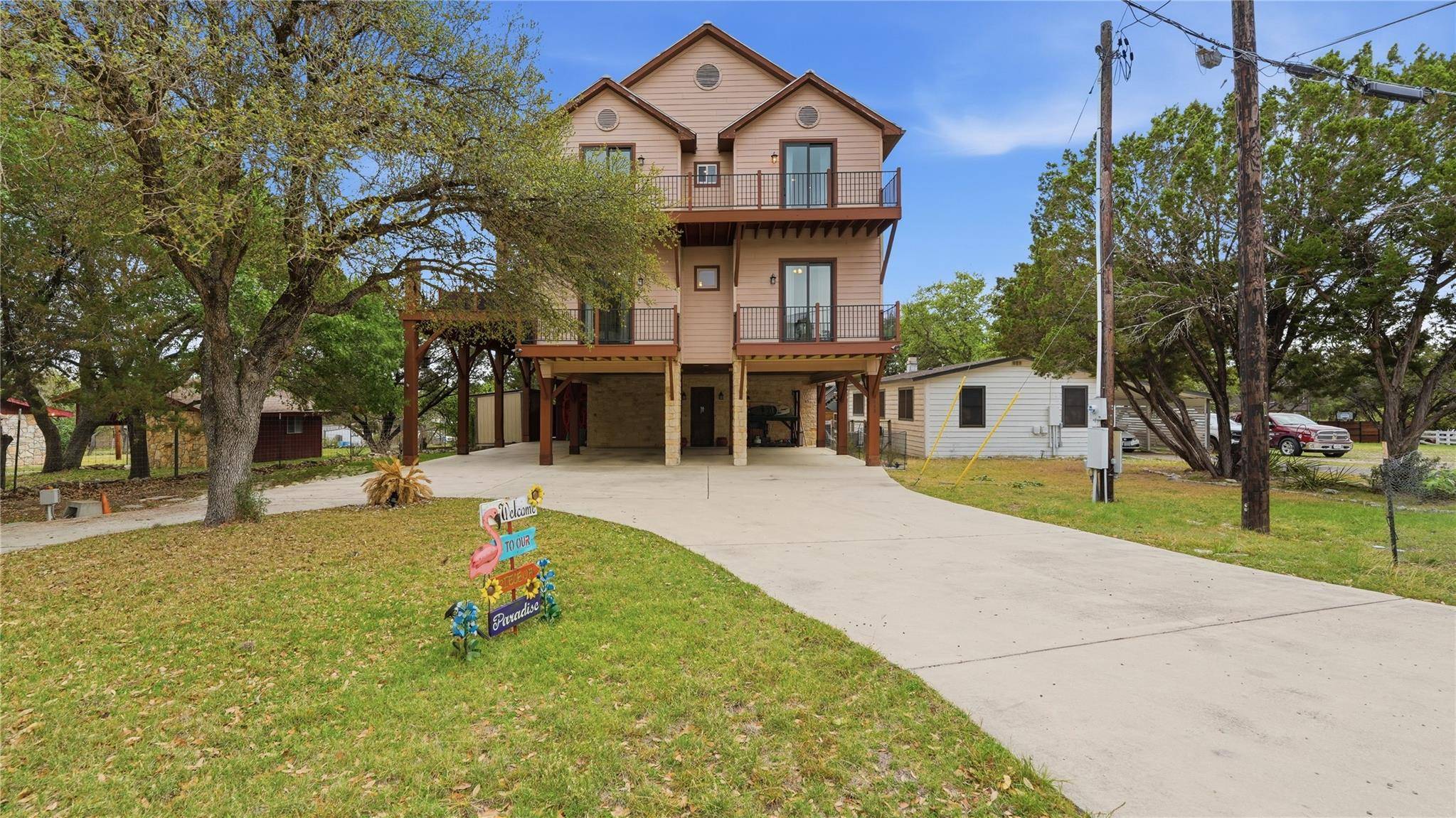 628 Country LN, Canyon Lake, TX 78133