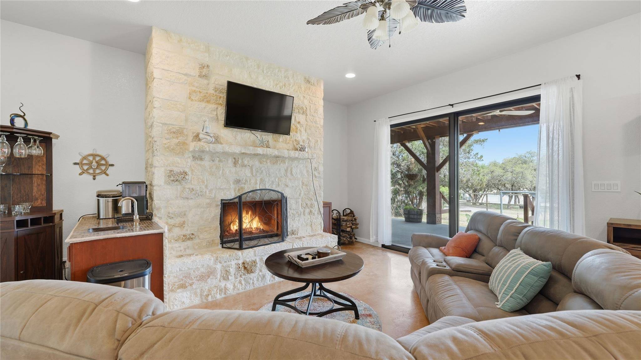 628 Country LN, Canyon Lake, TX 78133
