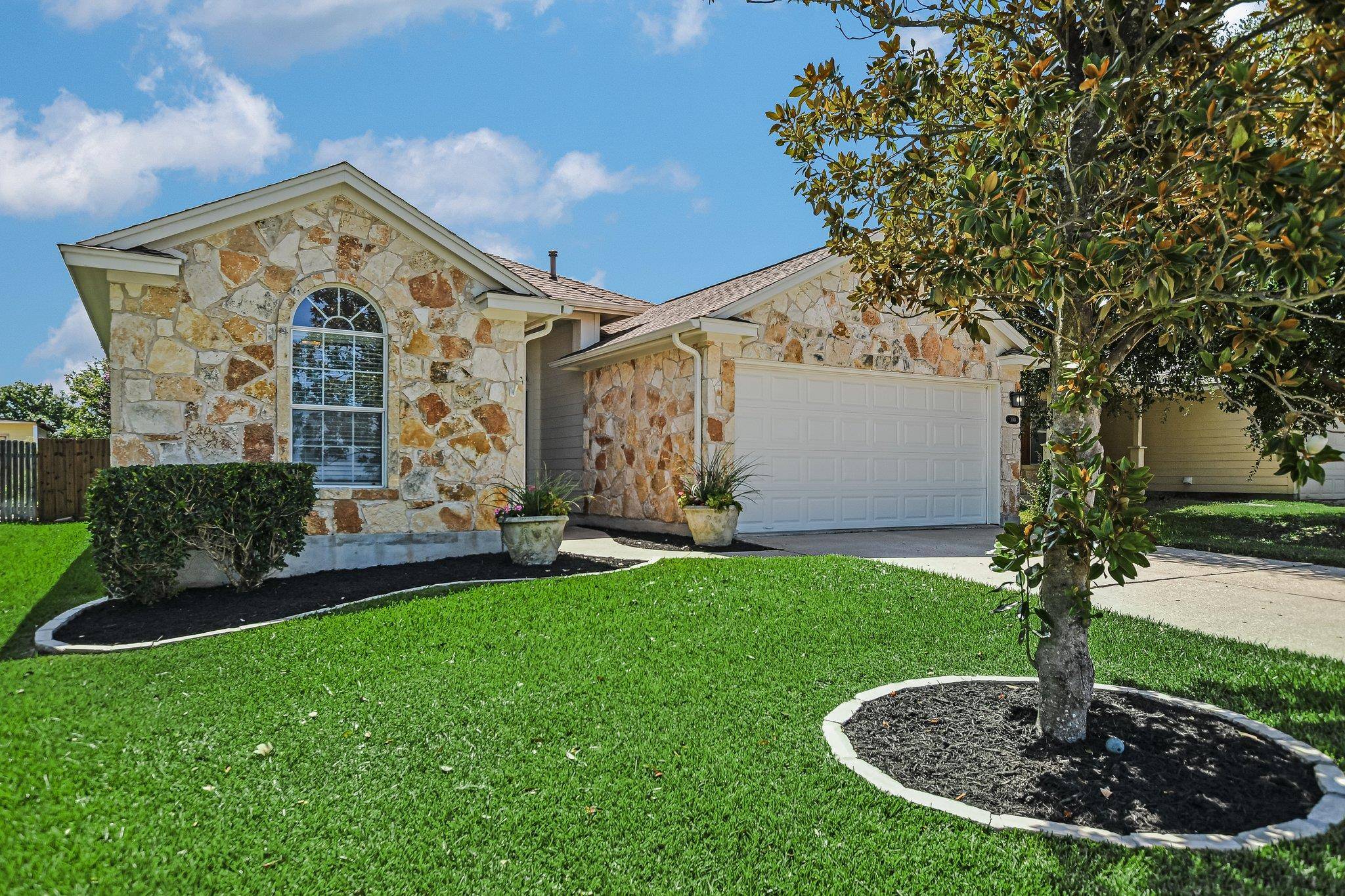 300 Fistral DR, Hutto, TX 78634