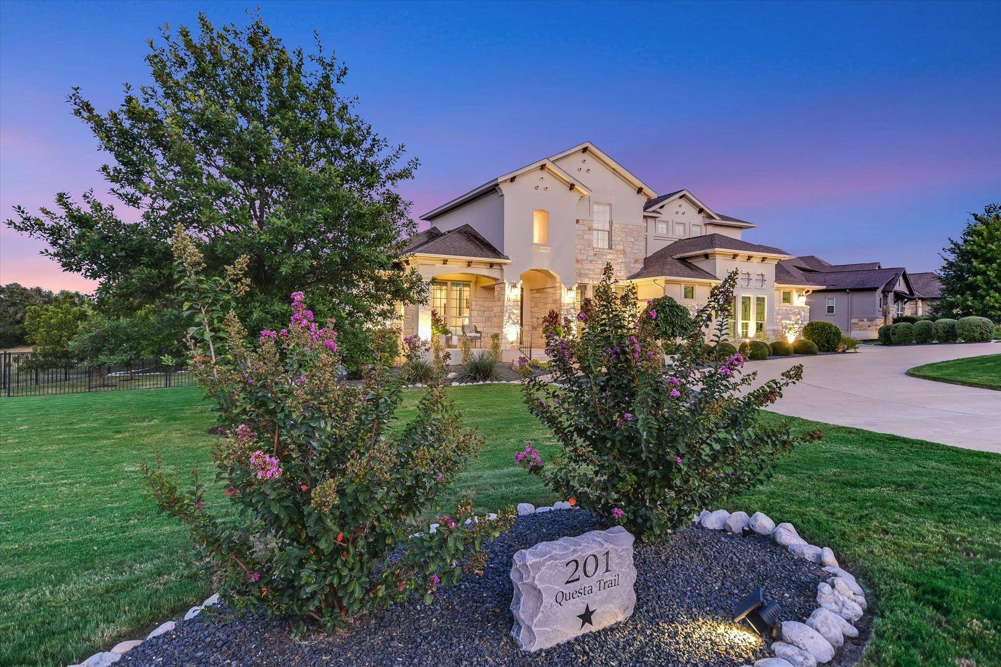 201 Questa TRL, Liberty Hill, TX 78642