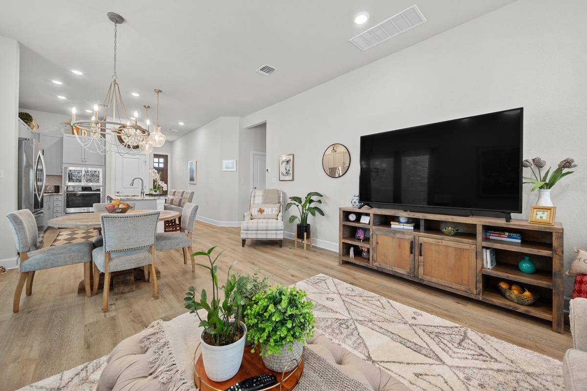 144 Monterey Oak TRL, Georgetown, TX 78628