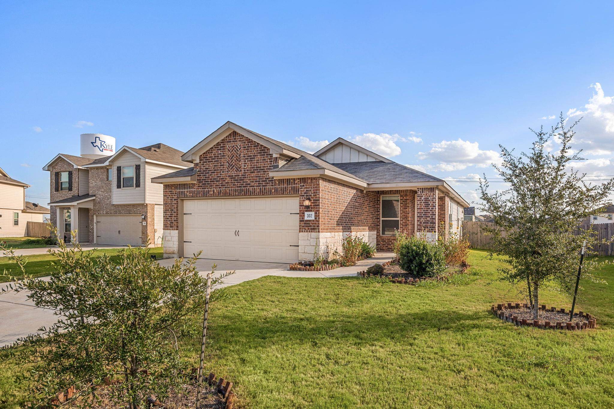302 Sunshine LN, Kyle, TX 78640