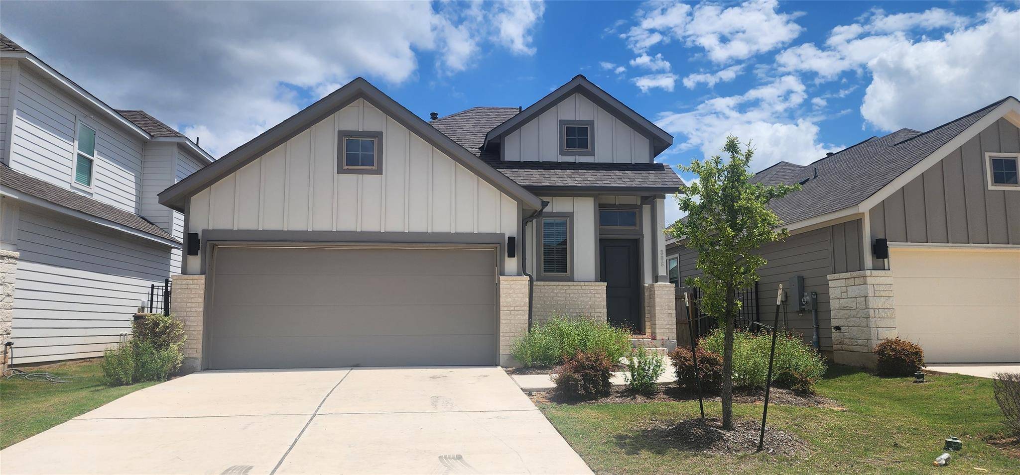 308 Los Olives LN, Liberty Hill, TX 78642
