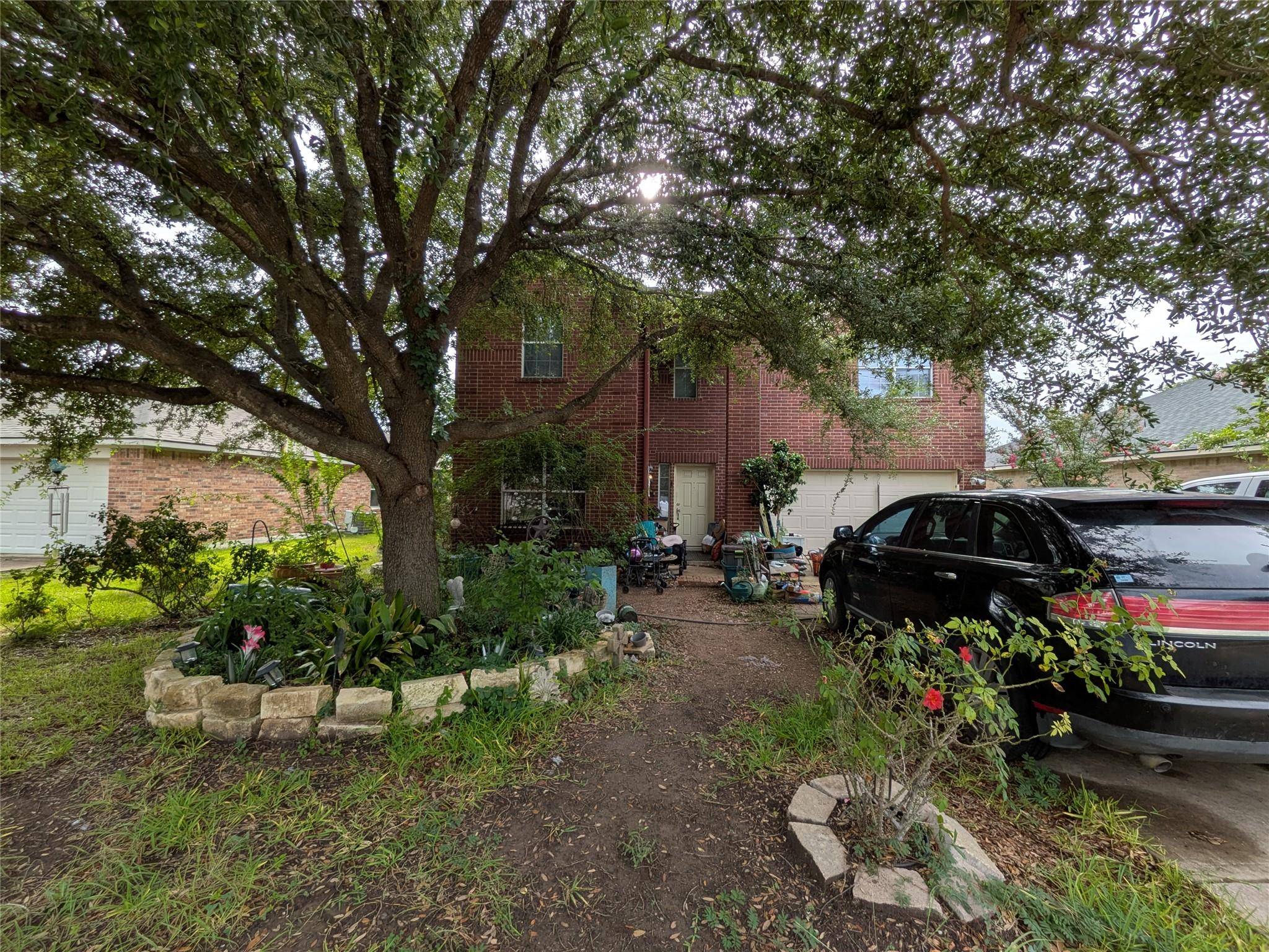 129 Hanstrom DR, Hutto, TX 78634