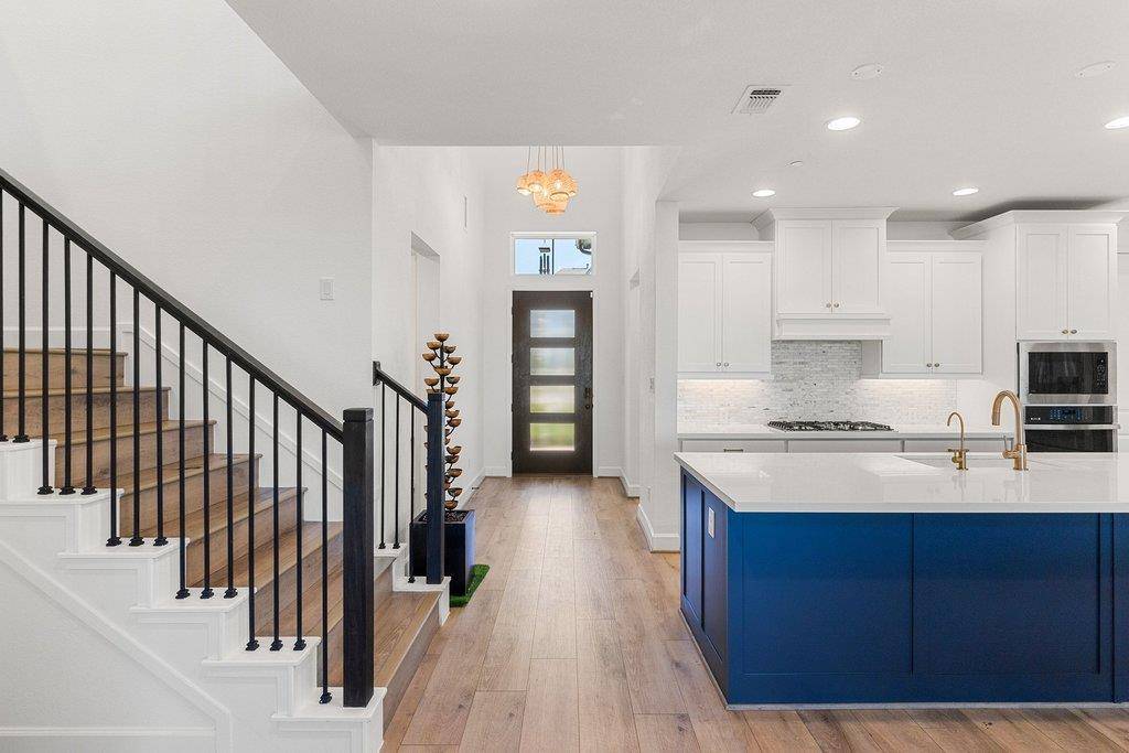 6204 Sontag DR, Austin, TX 78738