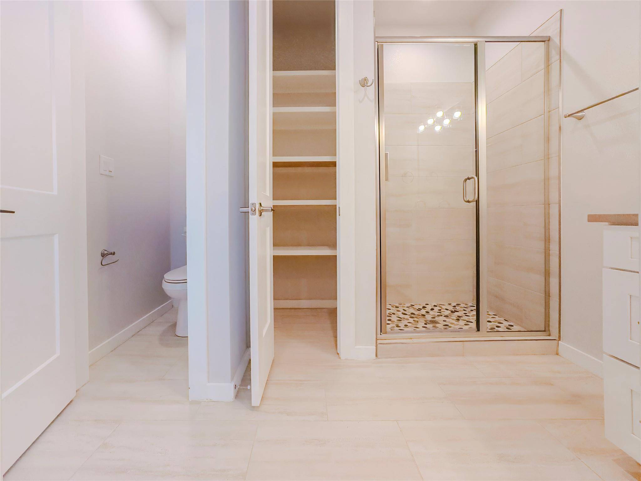 2404 Bruin DR, Spicewood, TX 78669