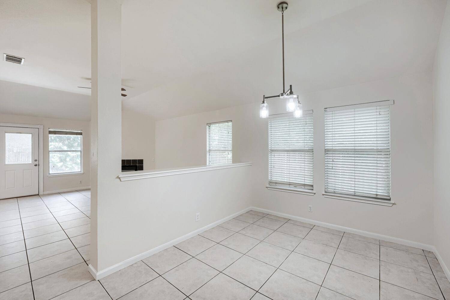 409 Willowbrook DR, Hutto, TX 78634
