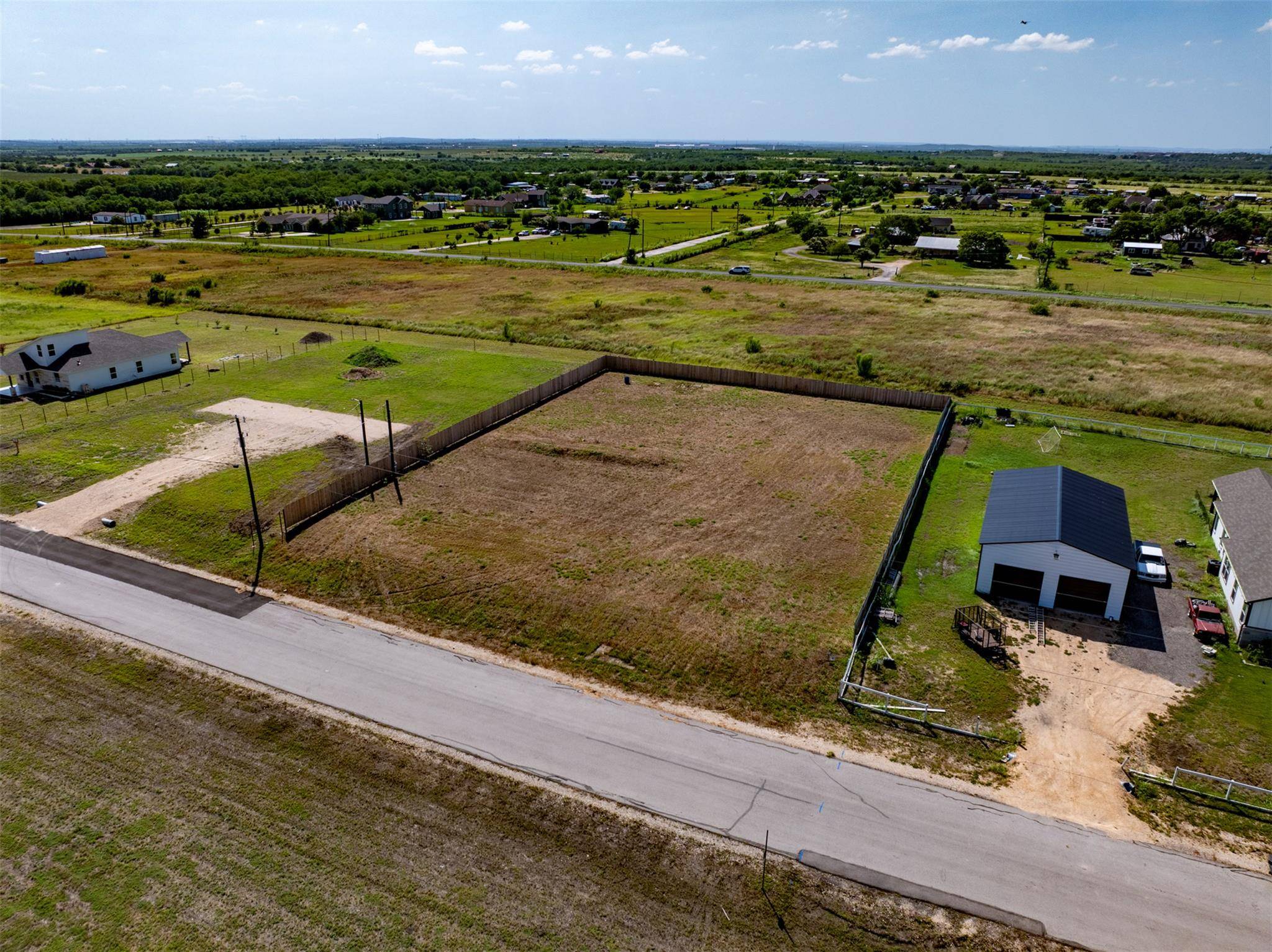 205 Desperado LOOP, Del Valle, TX 78617