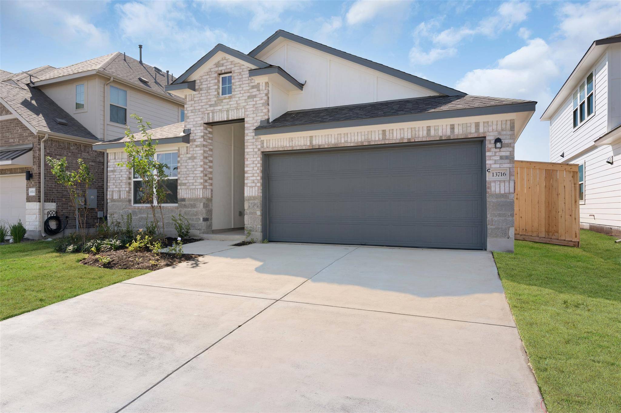 25524 Flora Bella LN, Elgin, TX 78621