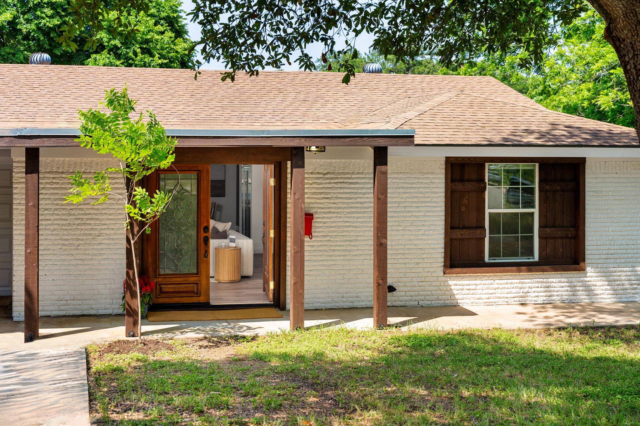 2403 Little John LN, Austin, TX 78704