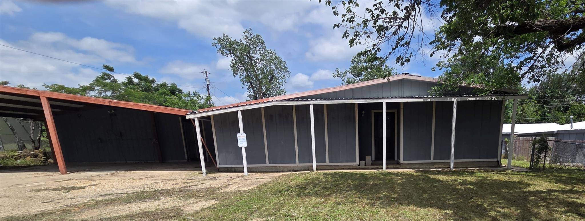 708 Rockdale RD, Rockdale, TX 76567