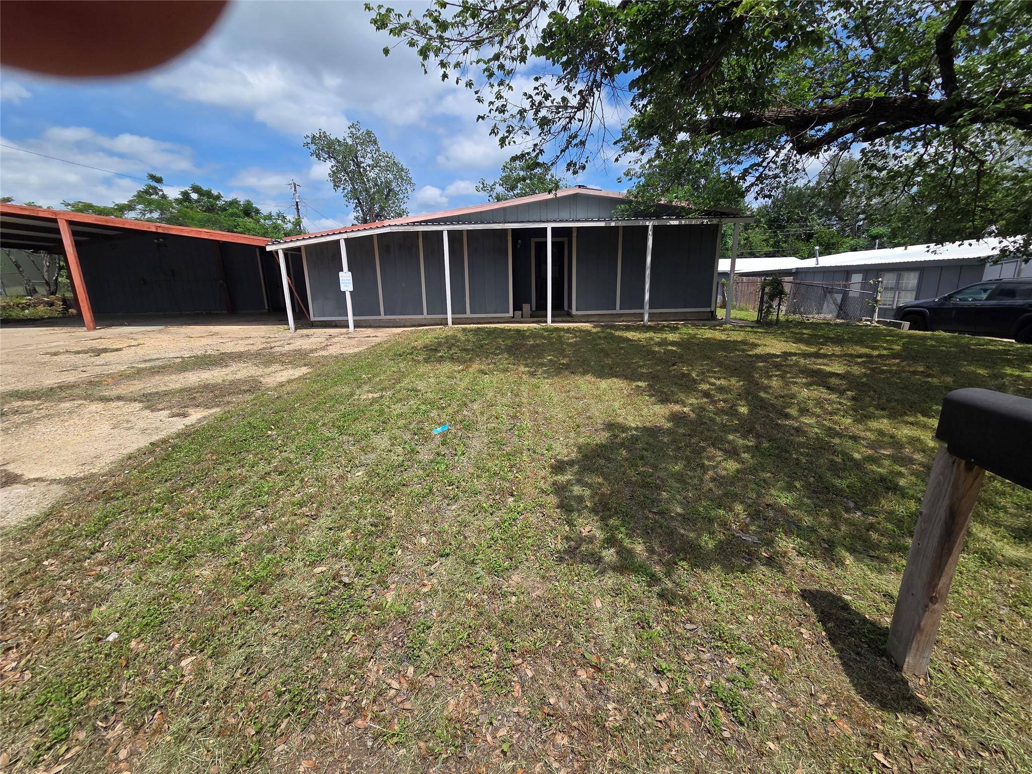 708 Rockdale RD, Rockdale, TX 76567