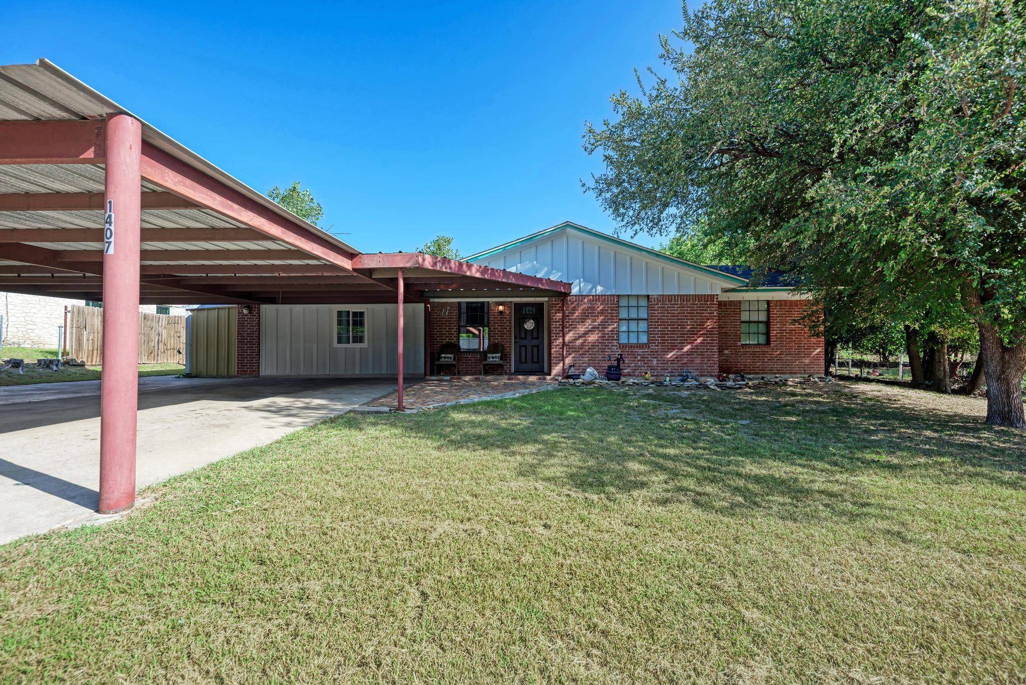 1407 W Avenue C, Lampasas, TX 76550