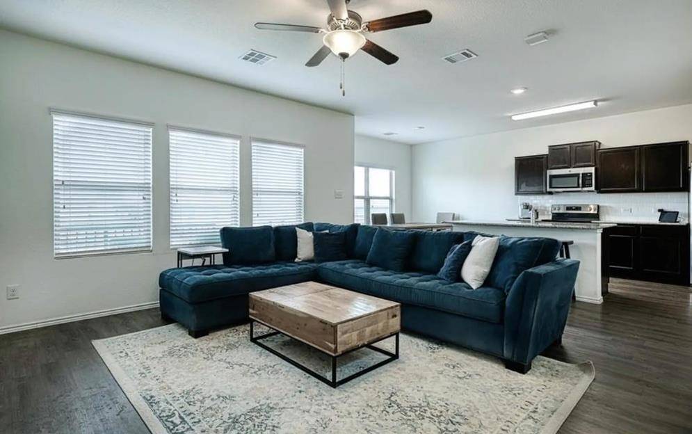 448 Major Lee LN W, Jarrell, TX 76537