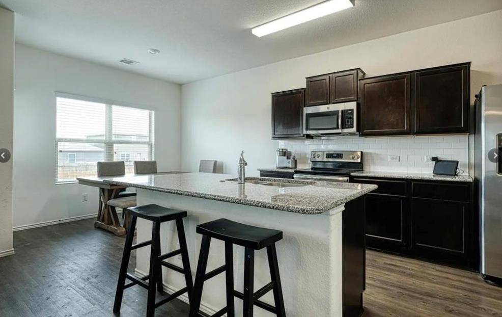 448 Major Lee LN W, Jarrell, TX 76537