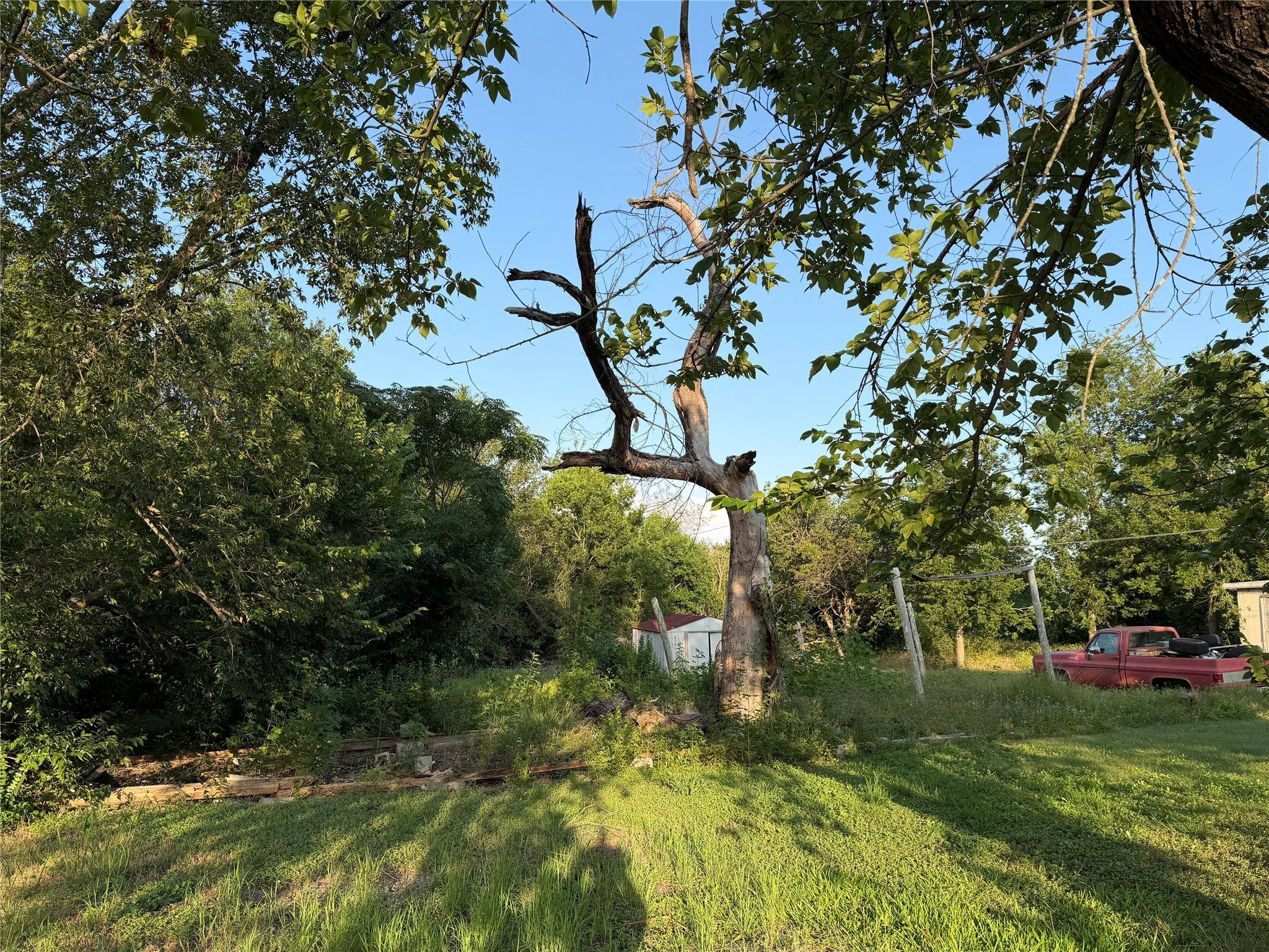 602 Burkett ST, Taylor, TX 76574