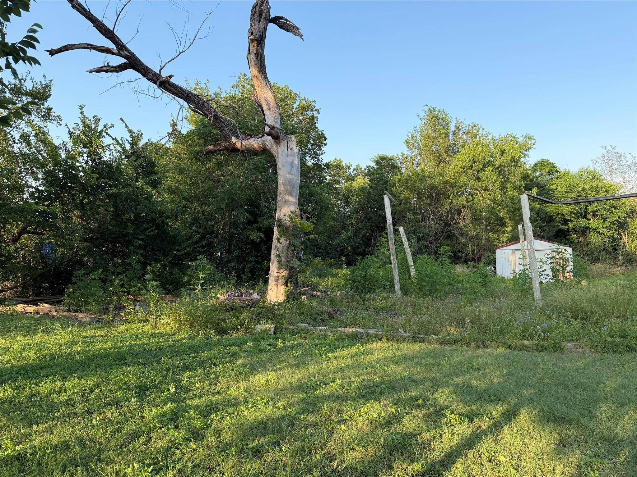 602 Burkett ST, Taylor, TX 76574