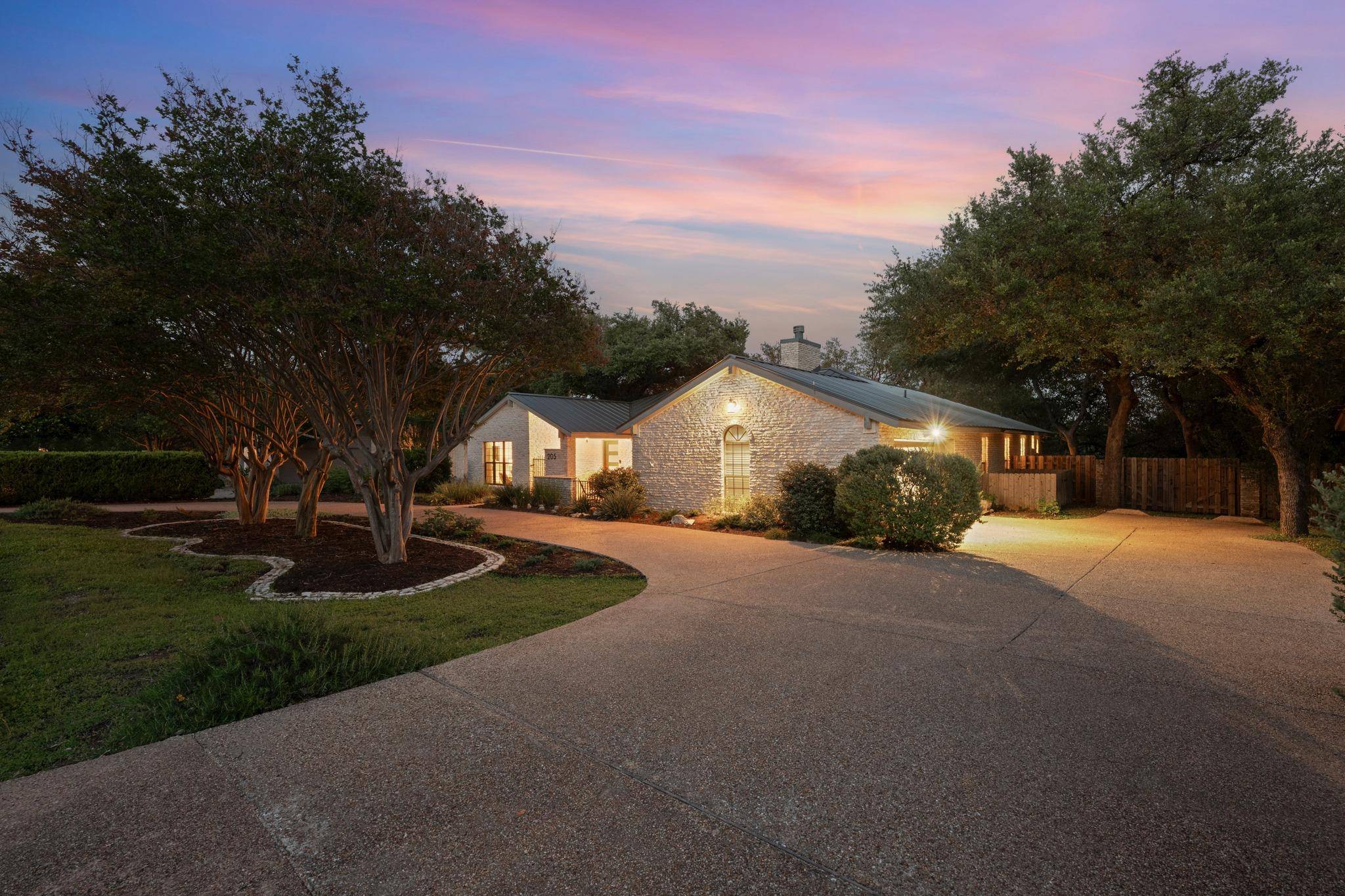 205 Copperleaf RD, Lakeway, TX 78734