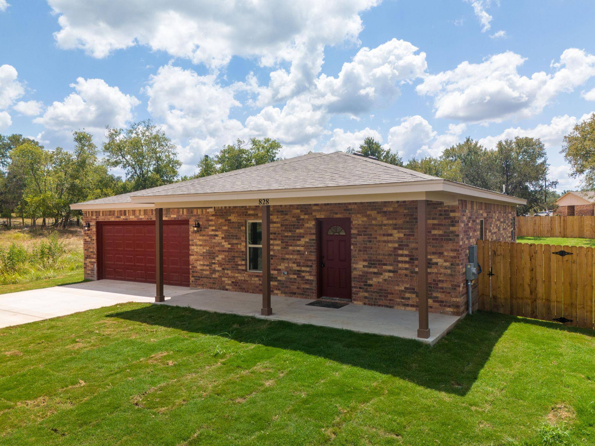 828 Elijah LN, Lampasas, TX 76550