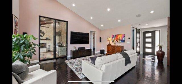 172 Bluff TRL, Dripping Springs, TX 78620