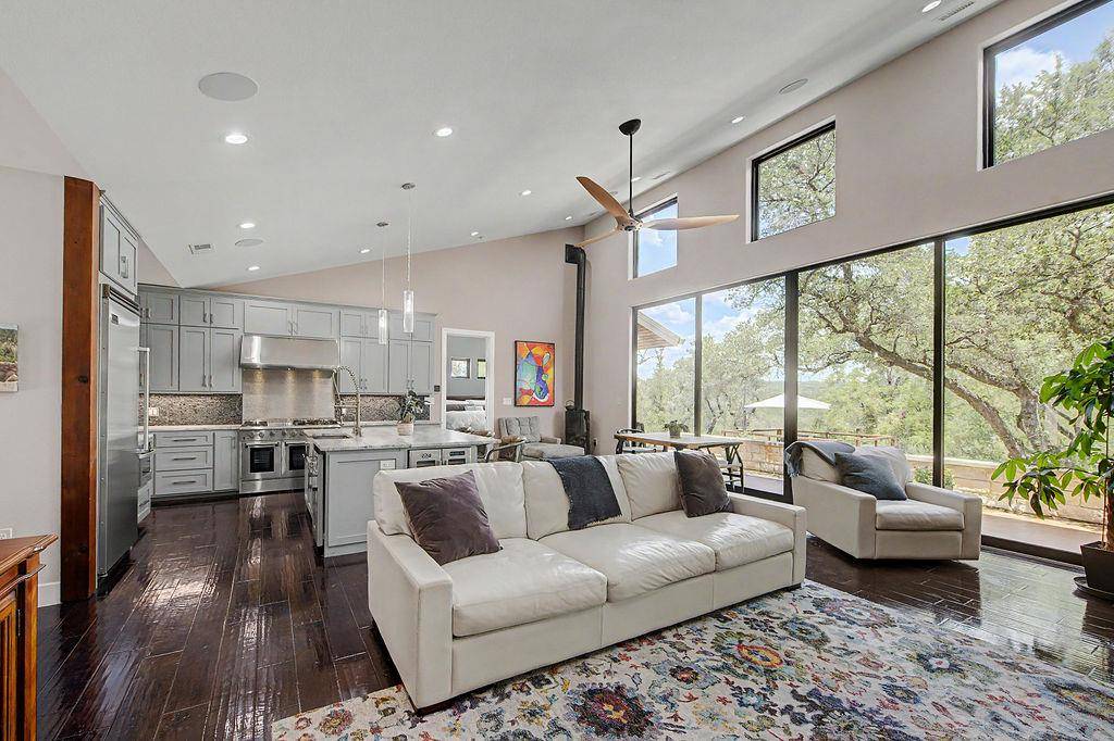 172 Bluff TRL, Dripping Springs, TX 78620