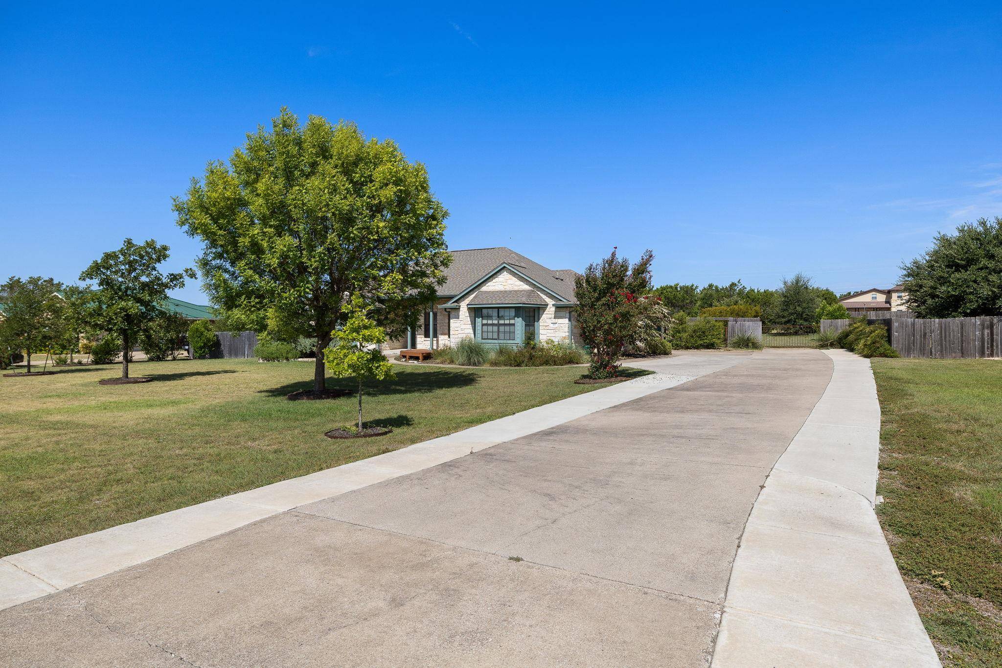 115 Independence DR, Liberty Hill, TX 78642